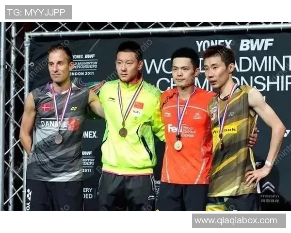 南京羽毛球队与成都羽毛球队赛后复盘分析比赛节奏与战术对决